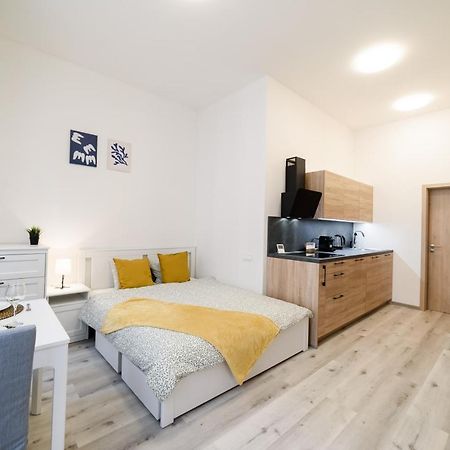 New Apartments Near Dancing House Прага Экстерьер фото