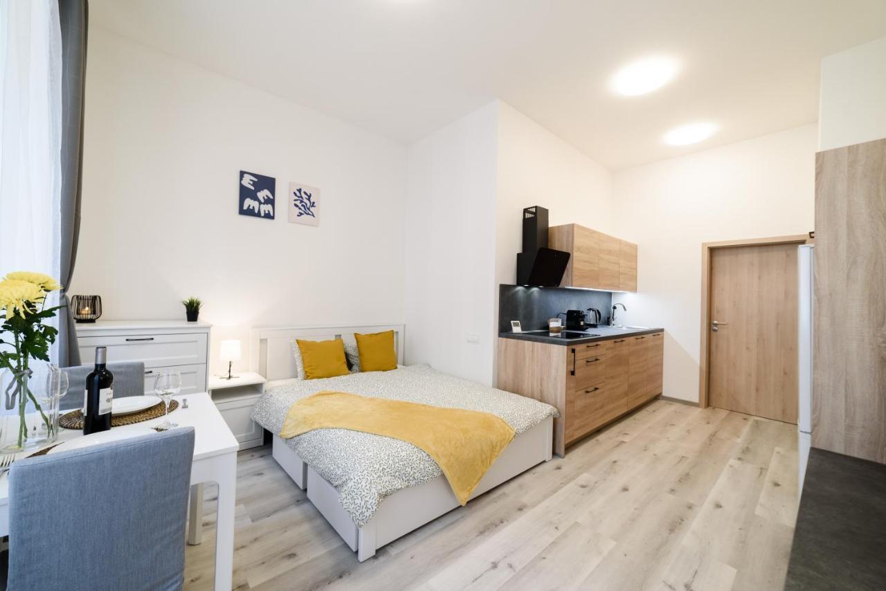 New Apartments Near Dancing House Прага Экстерьер фото